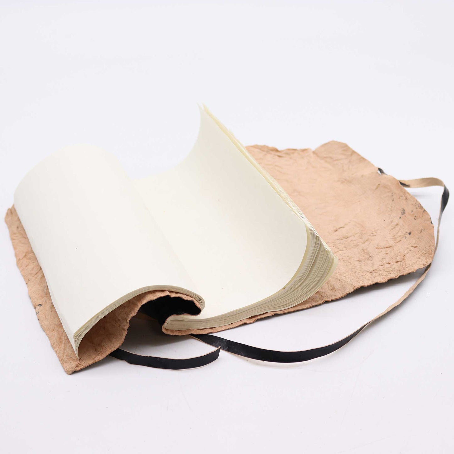 Rolled Leather Travel Notebook - 96 pages - Black 21x15cm